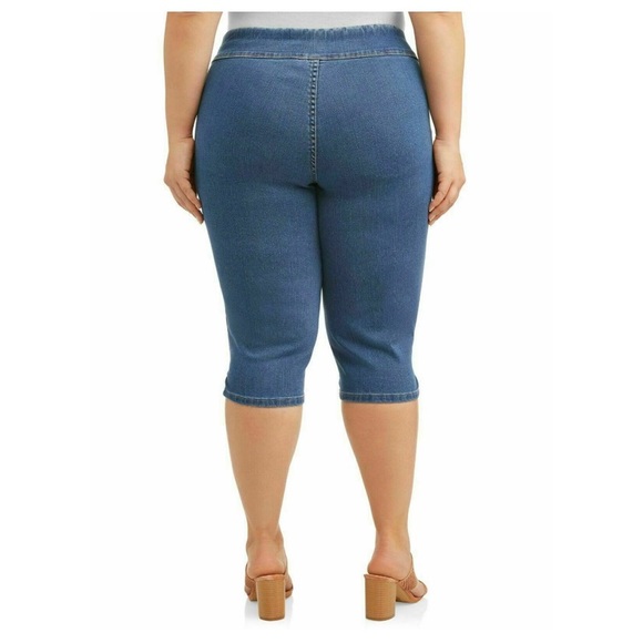 Level Eight WOMENS PLUS SIZE Elastic CAPRI JEANS. - Picture 2 of 5